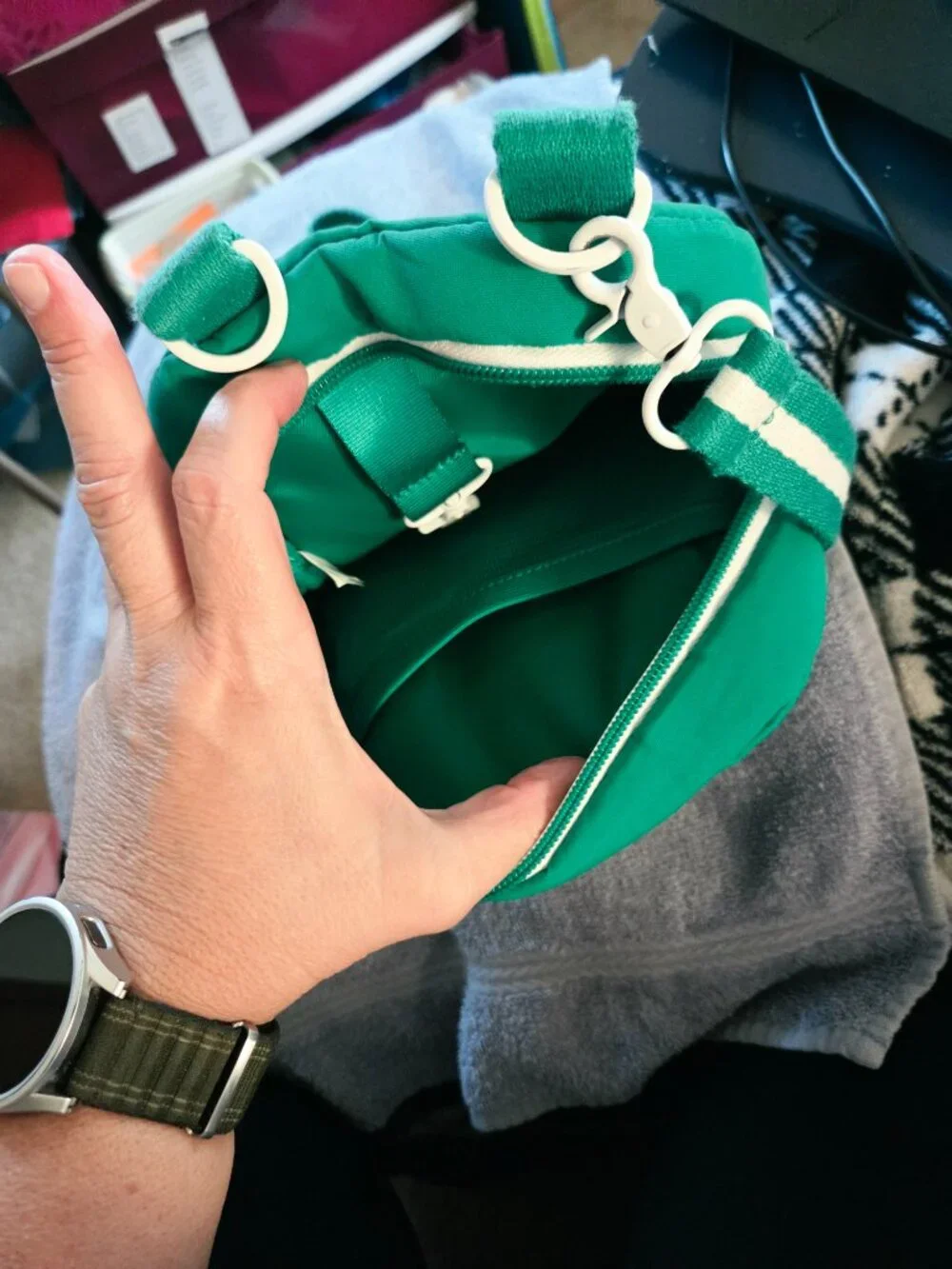 Ozark Trail Crossbody Bag/sporty/Emerald Green/White/good condition 6x9